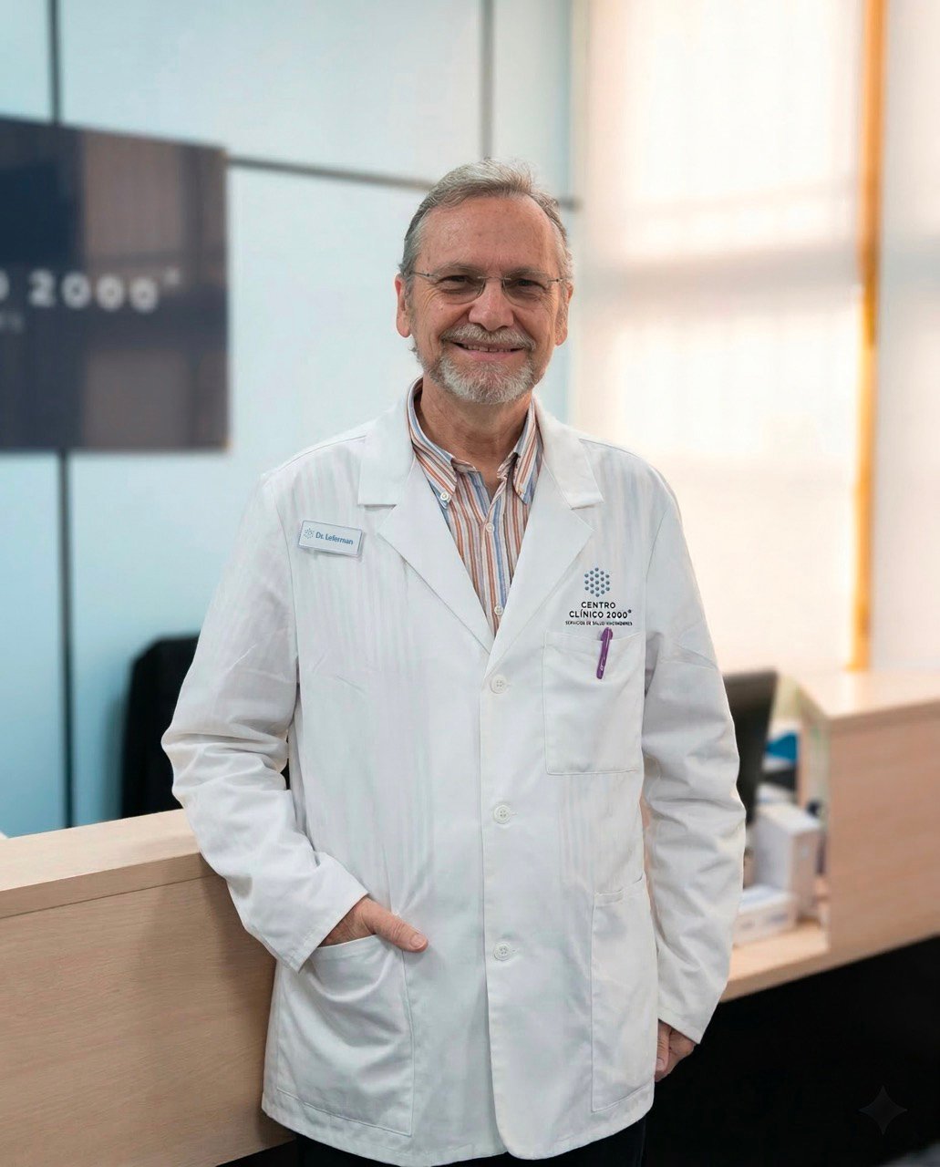 Ezequiel Lefelman realizando diagnóstico ginecológico. Consulta de ginecología y obstetricia en Getafe.