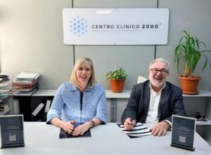 Paz Martín y el equipo de Centro Clínico y Quirúrgico 2000 durante la presentación del proyecto Smart Cities with Gender Perspective en Madrid